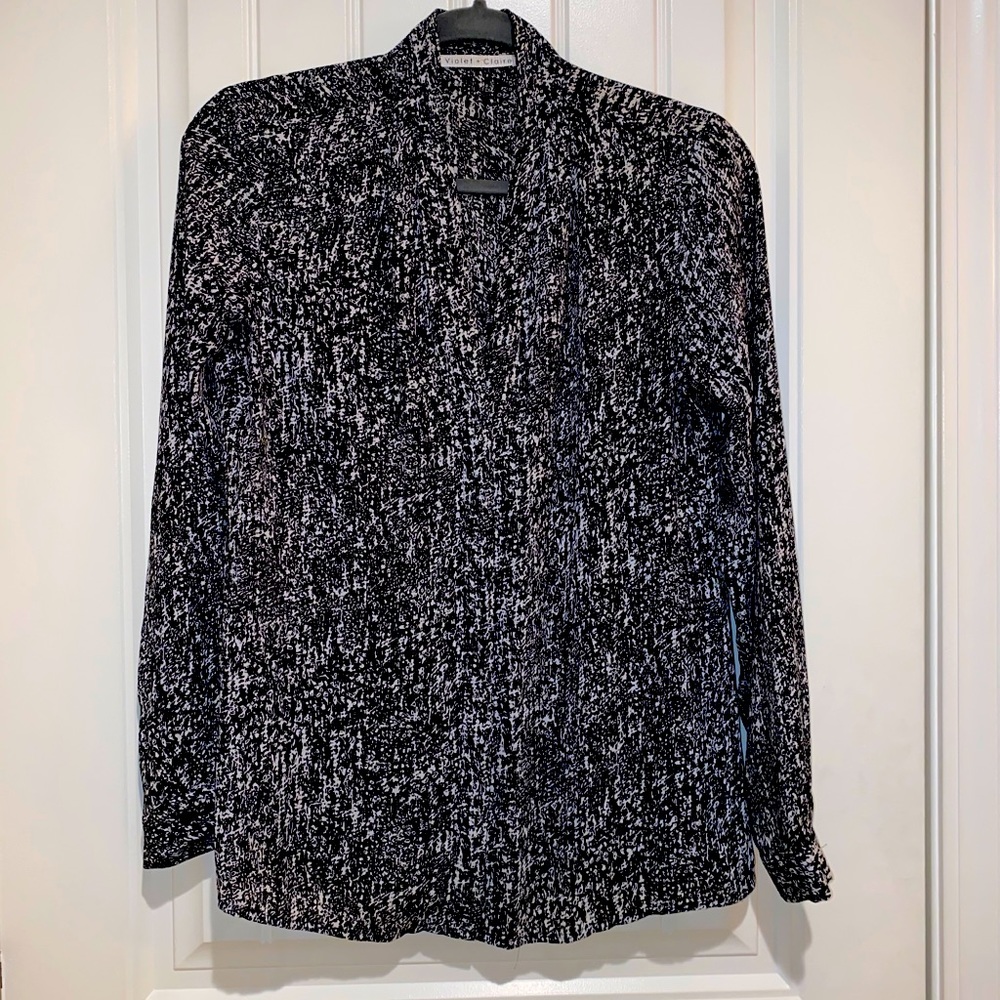 UNIQUE V MECK BUTTON DOWN BLOUSE! Worn once!